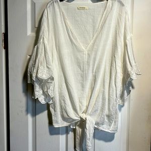White lightweight Max Studio blouse with tie at waist and scalloped sleeves. XL